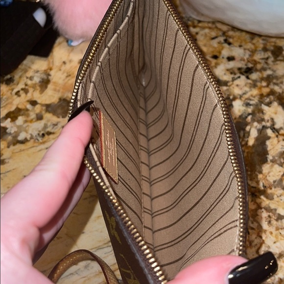 Louis Vuitton Monogram Brown Clutch - Picture 6 of 9